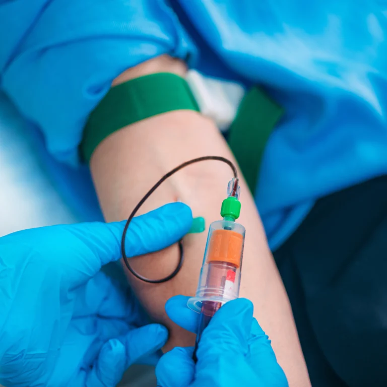 How to Become a Phlebotomist : A Step-by-Step Guide